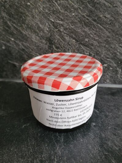 Glas mit Löwenzahngelee