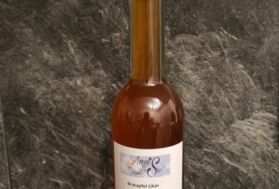 Flasche mit Bratapfellikör