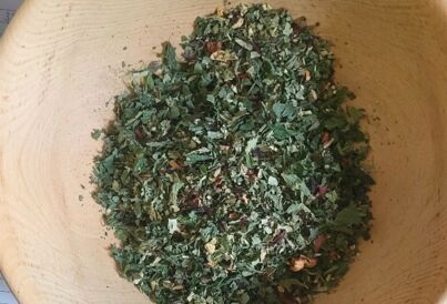 getrocknete Zutaten in der Holzschüssel