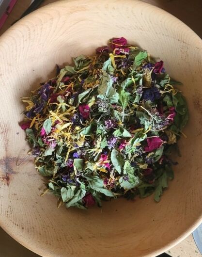 getrocknete Zutaten in der Holzschüssel