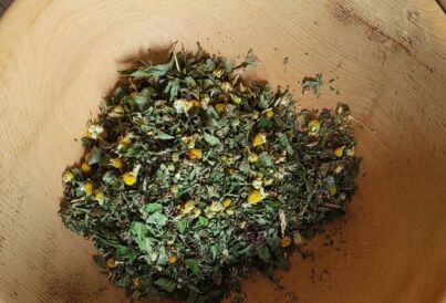 getrocknete Zutaten in der Holzschüssel