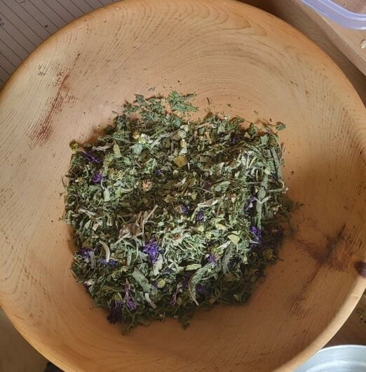 getrocknete Zutaten in der Holzschüssel